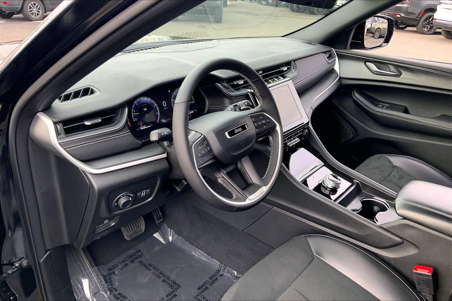 Certified 2025 Jeep Grand Cherokee Altitude image 16