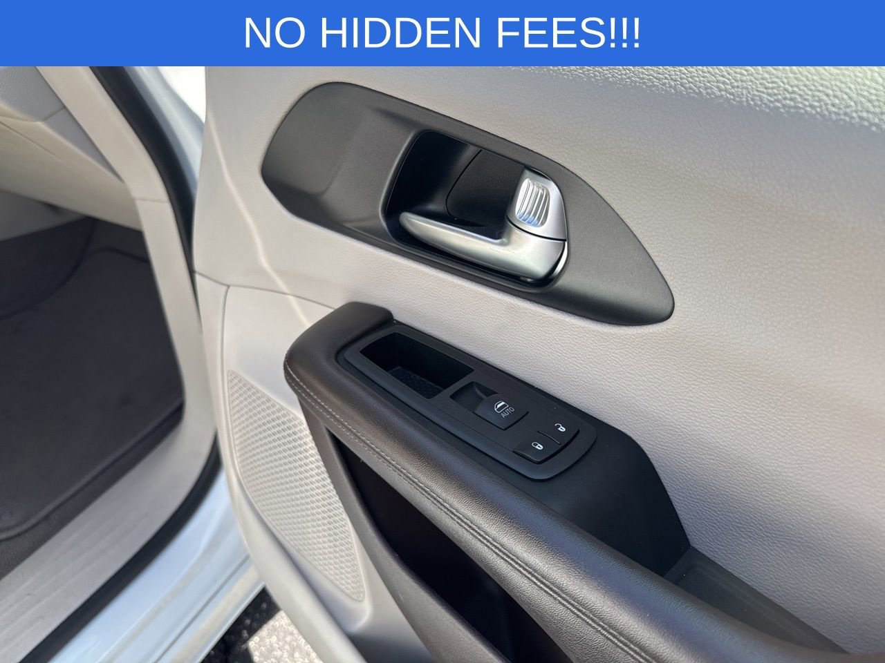 Used 2020 Chrysler Pacifica Touring-L w/ Advanced Safetytec Group FWD image 12