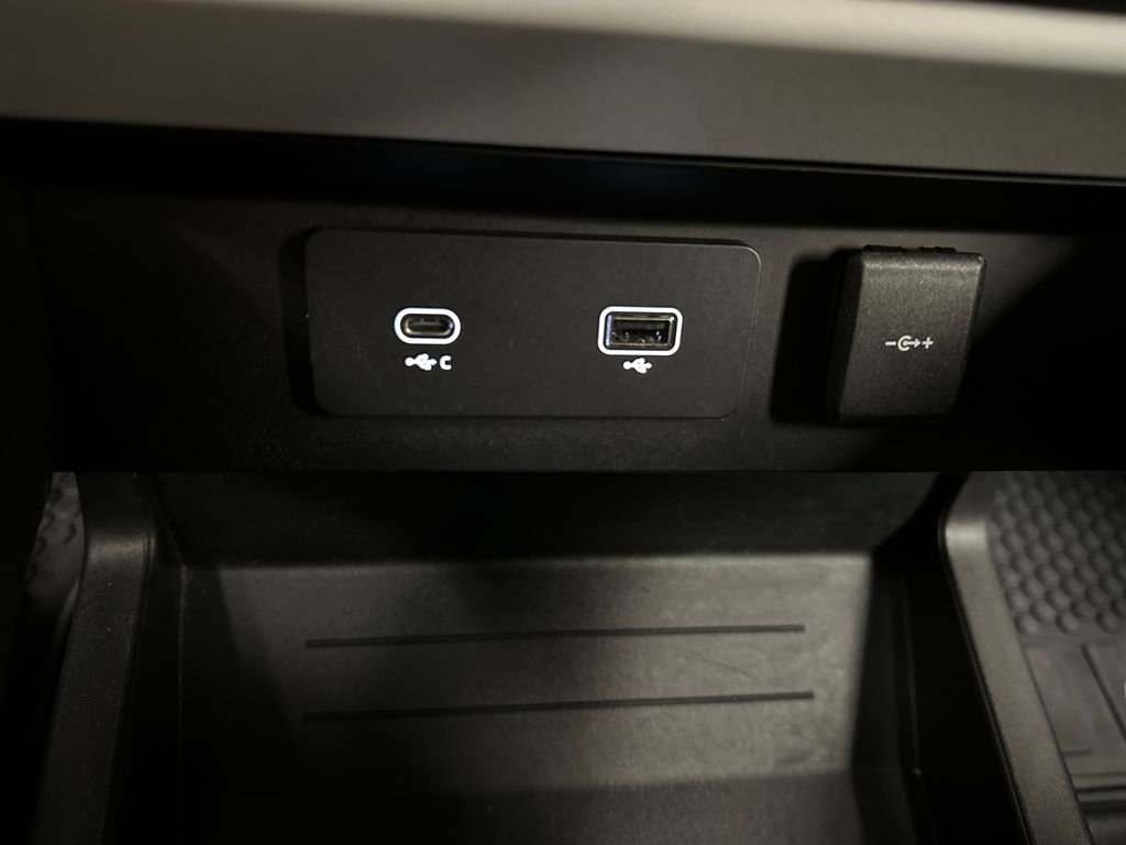 Used 2023 Land Rover Defender 110 S image 21