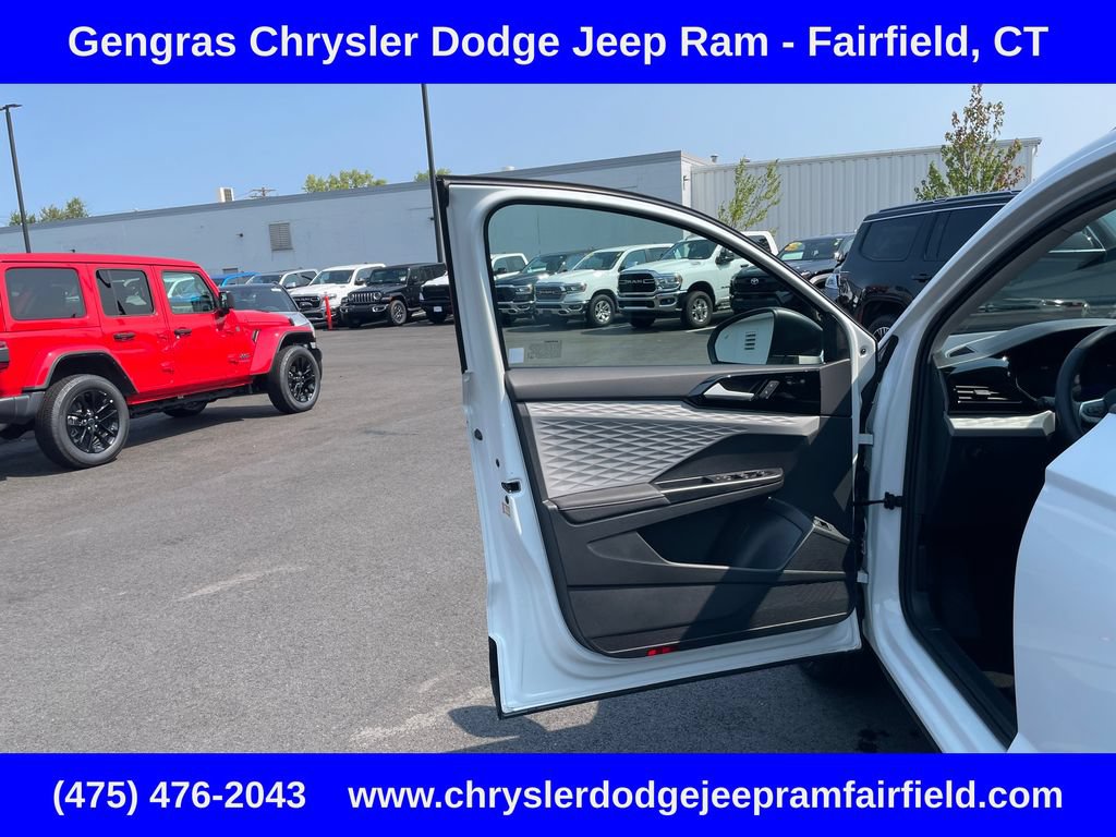 Used 2024 Volkswagen Taos S AWD/4WD image 42
