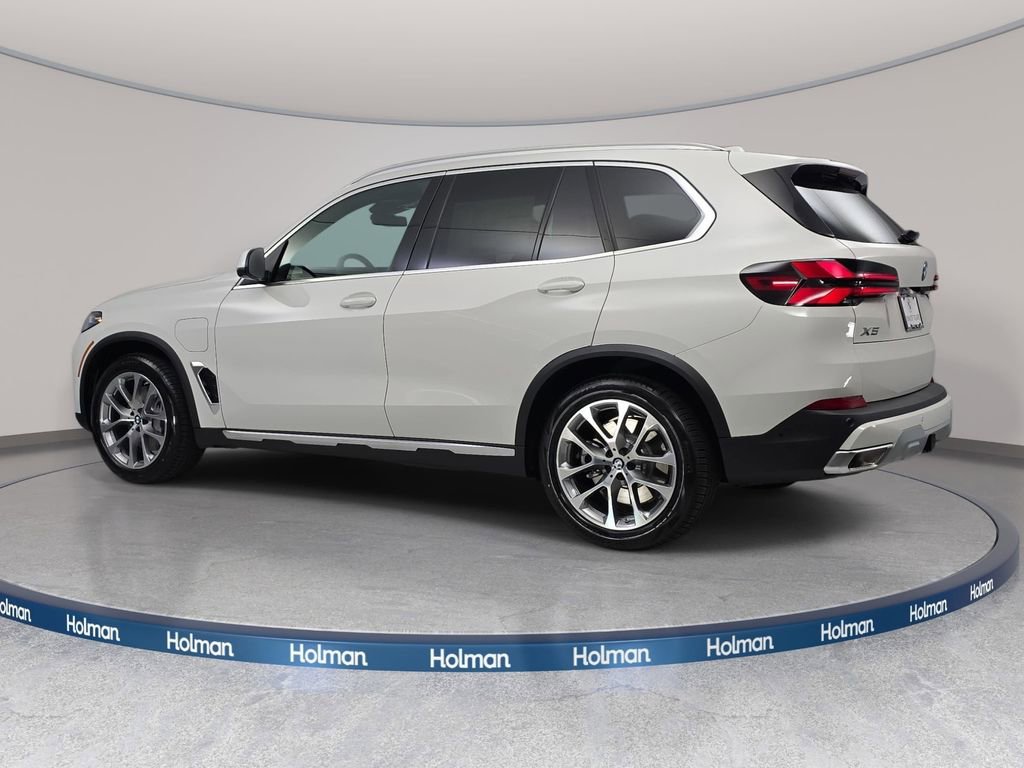 New 2026 BMW X5 xDrive50e image 7