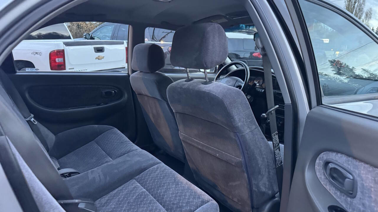 Used 2004 Kia Spectra Hatchback image 20