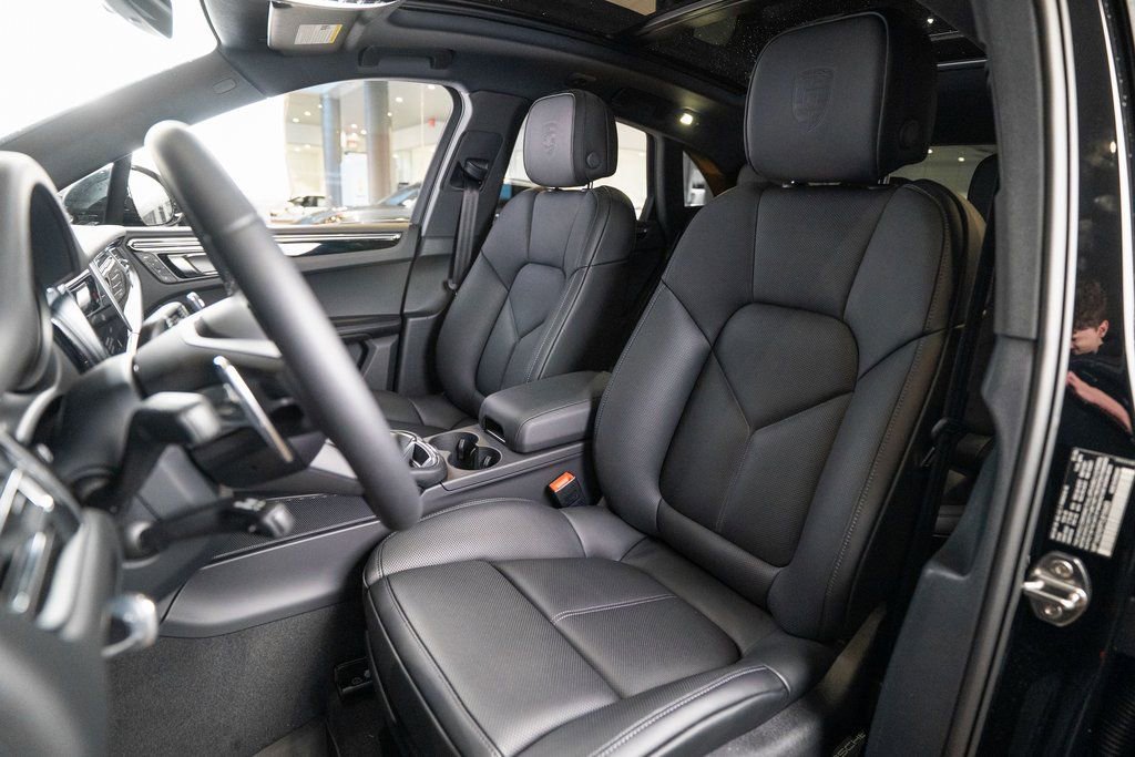 New 2026 Porsche Macan AWD/4WD image 5