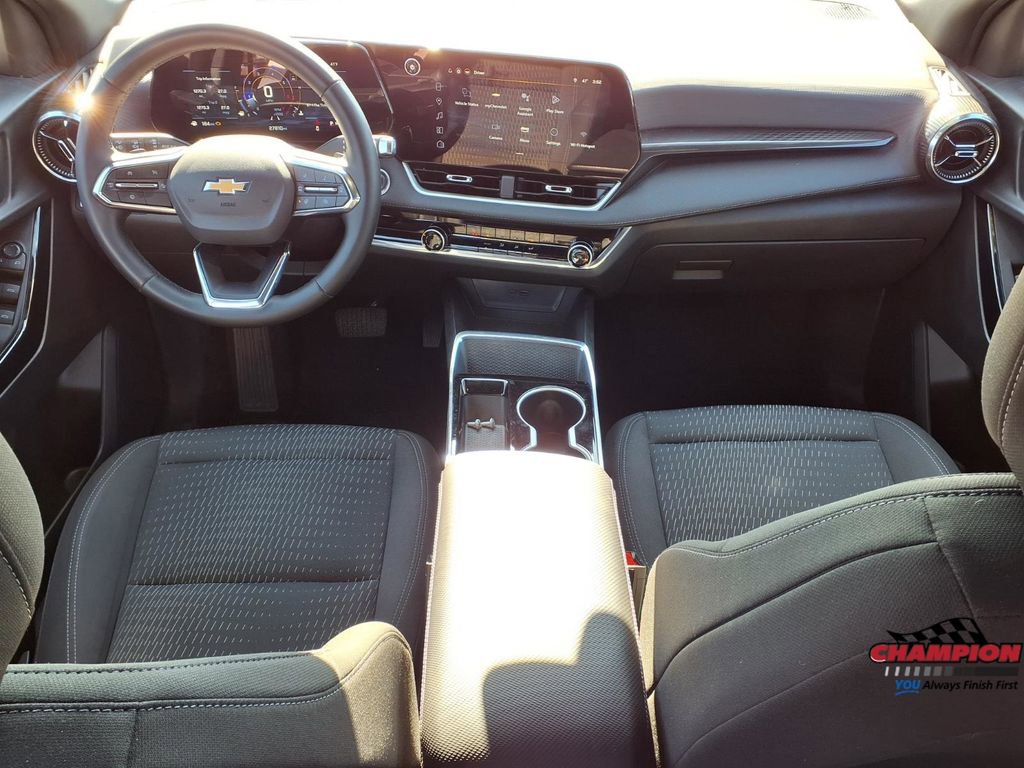 Used 2025 Chevrolet Equinox LT FWD image 13