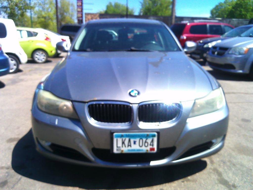Used 2009 BMW 328i xDrive Sedan AWD/4WD image 3