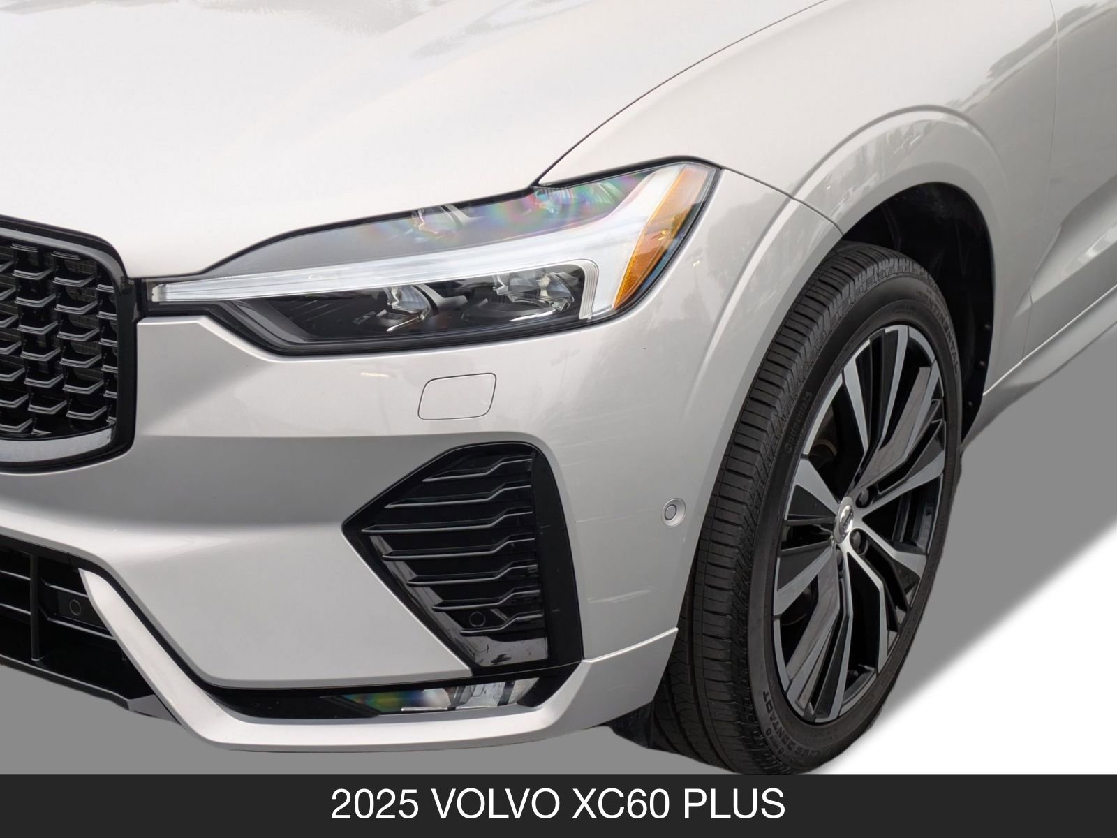 Used 2025 Volvo XC60 B5 Plus image 10