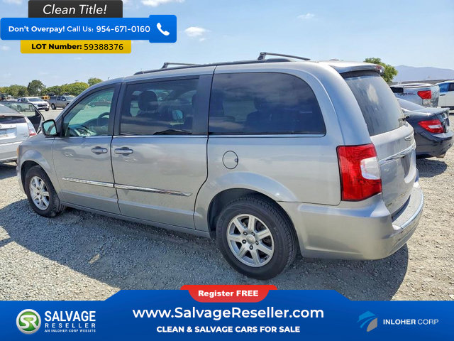 Used 2013 Chrysler Town & Country Touring FWD image 3
