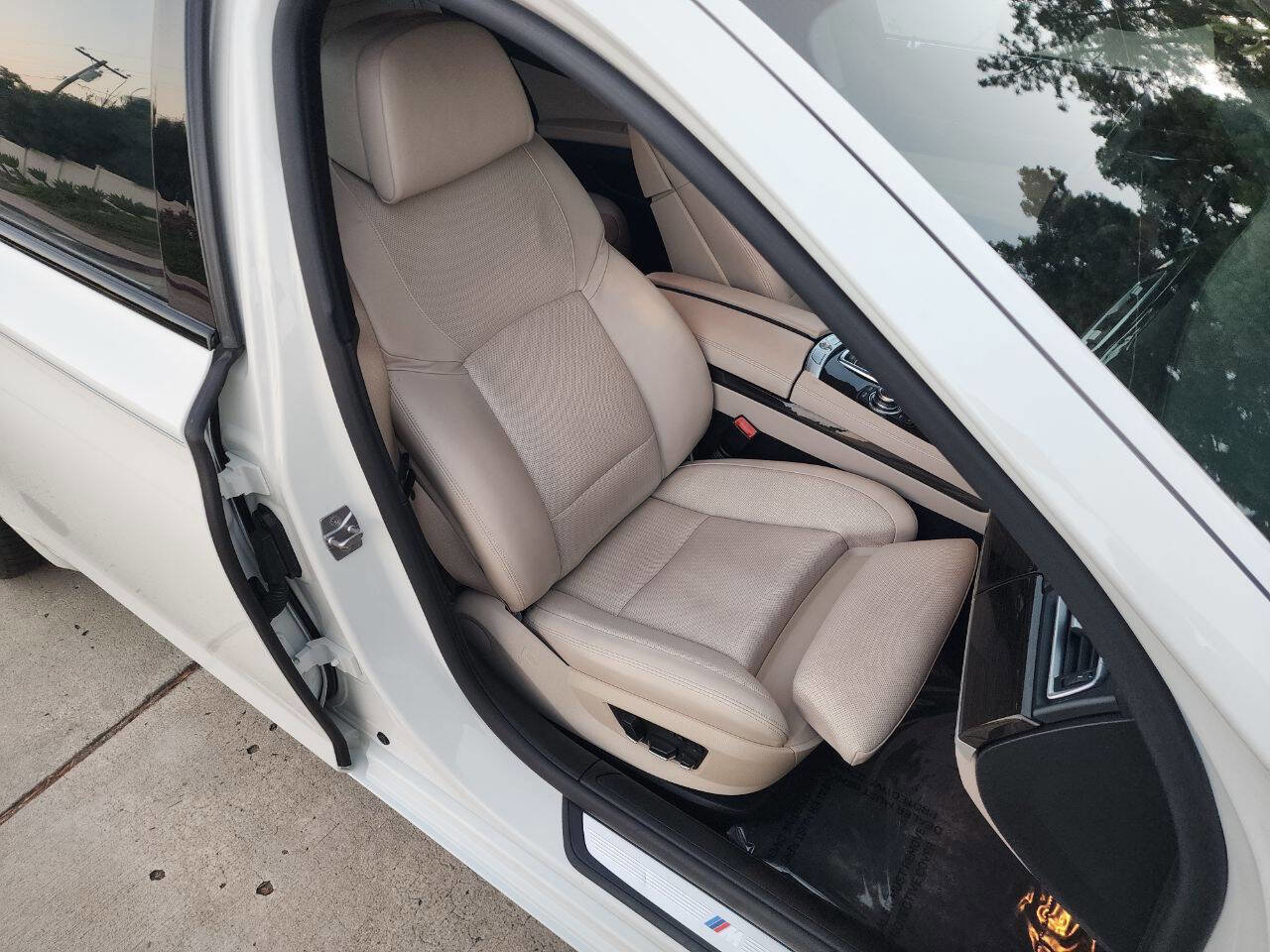 Used 2012 BMW 750Li w/ Driver Assistance Pkg image 15