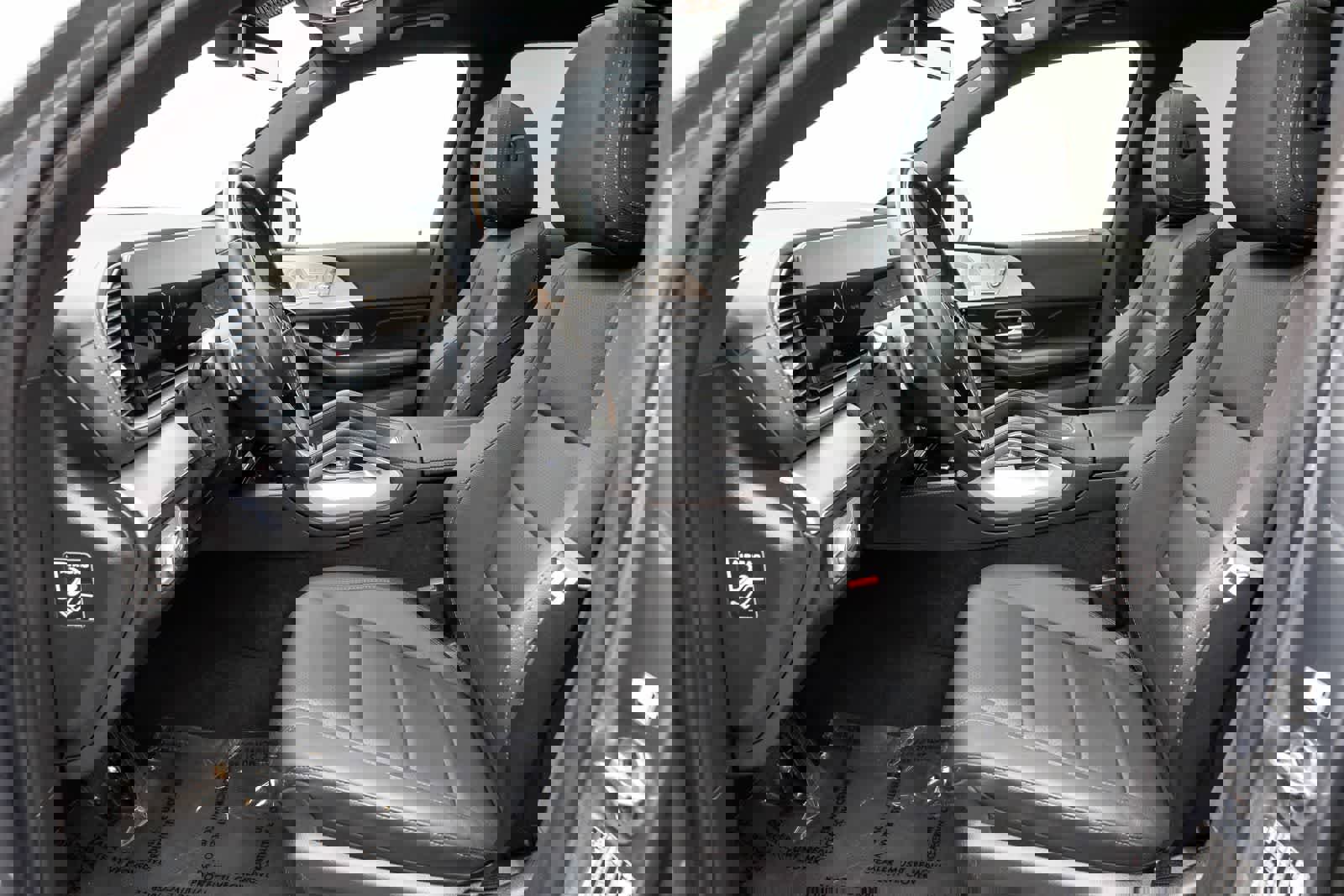 Used 2025 Mercedes-Benz GLS 450 4MATIC image 11