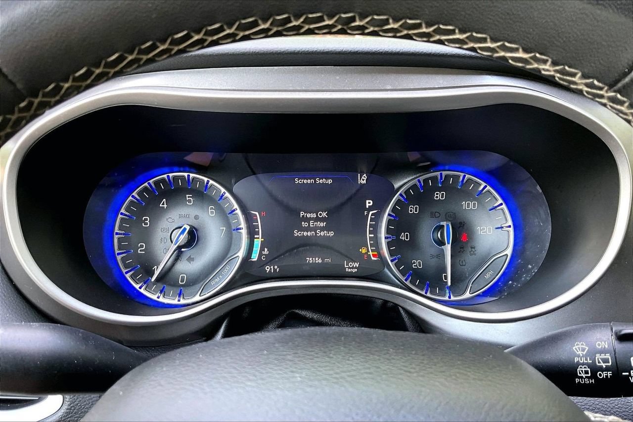Certified 2023 Chrysler Pacifica Touring-L FWD image 10