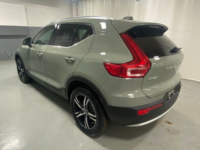 Certified 2025 Volvo XC40 B5 Core AWD/4WD image 2