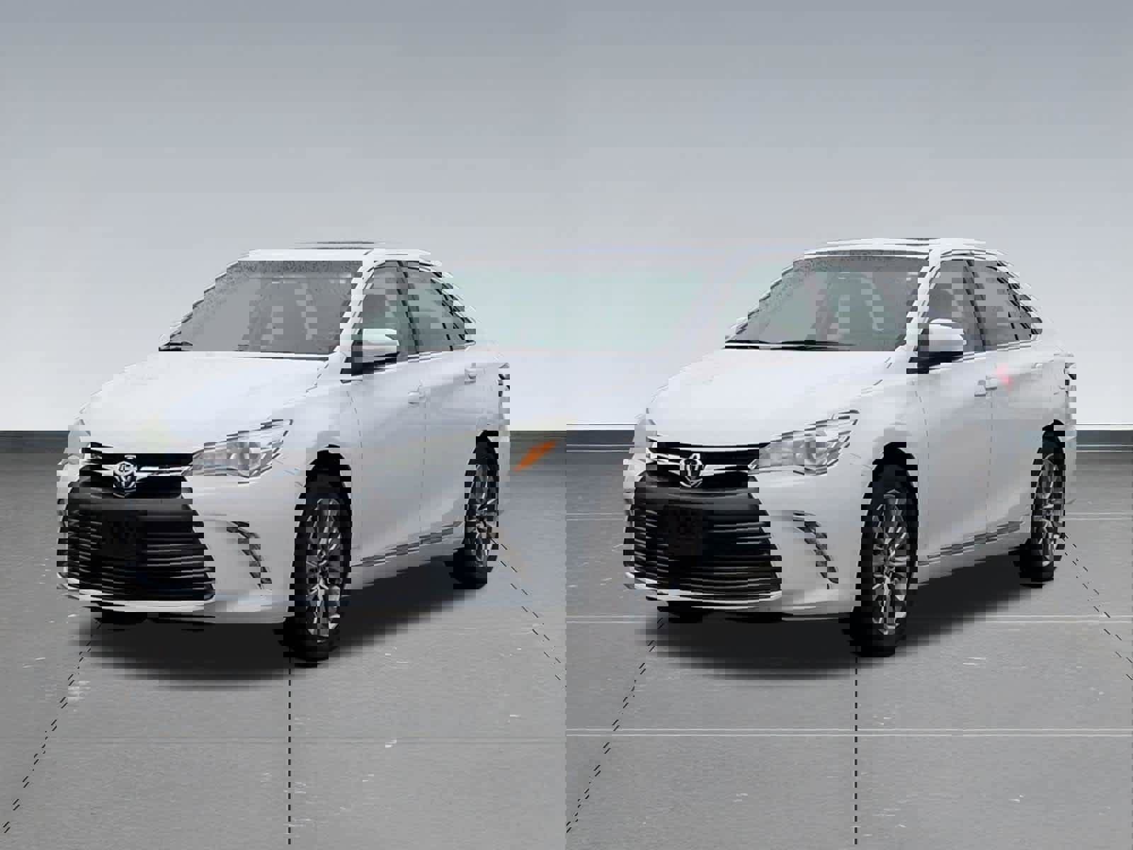 Used 2016 Toyota Camry XLE w/ Moonroof Package image 10