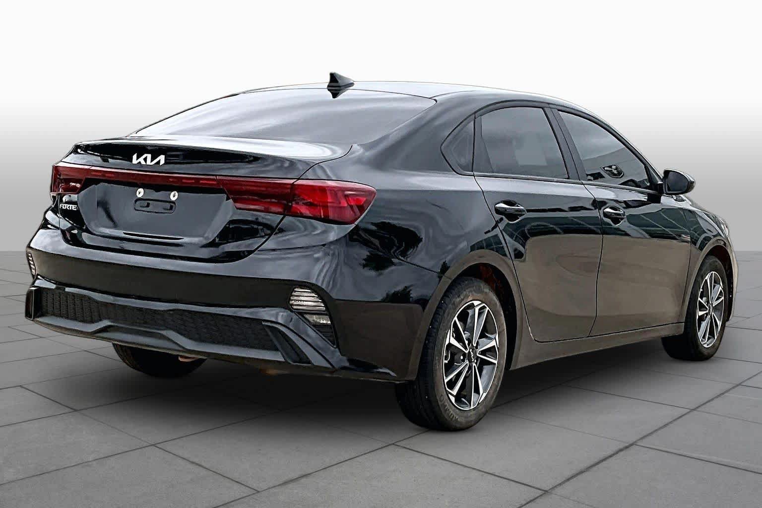 Used 2024 Kia Forte LXS FWD image 11