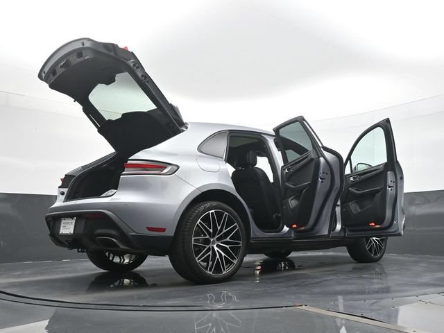 Certified 2025 Porsche Macan AWD/4WD image 25