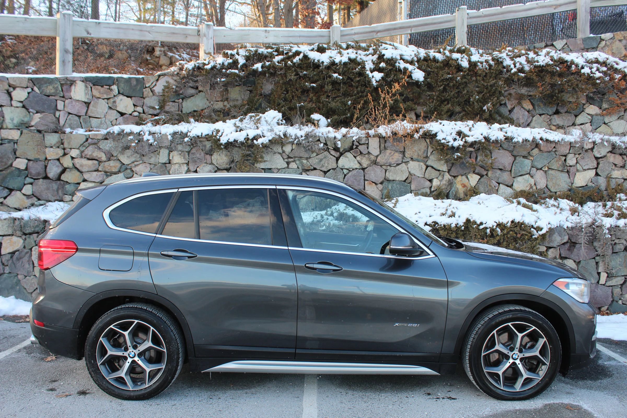 Used 2017 BMW X1 xDrive28i AWD/4WD image 5