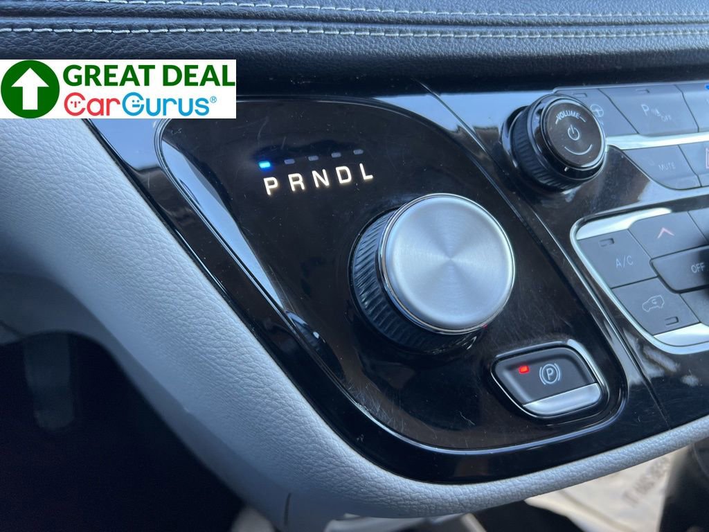 Used 2022 Chrysler Pacifica Touring-L w/ Uconnect Theater Family Group FWD image 15