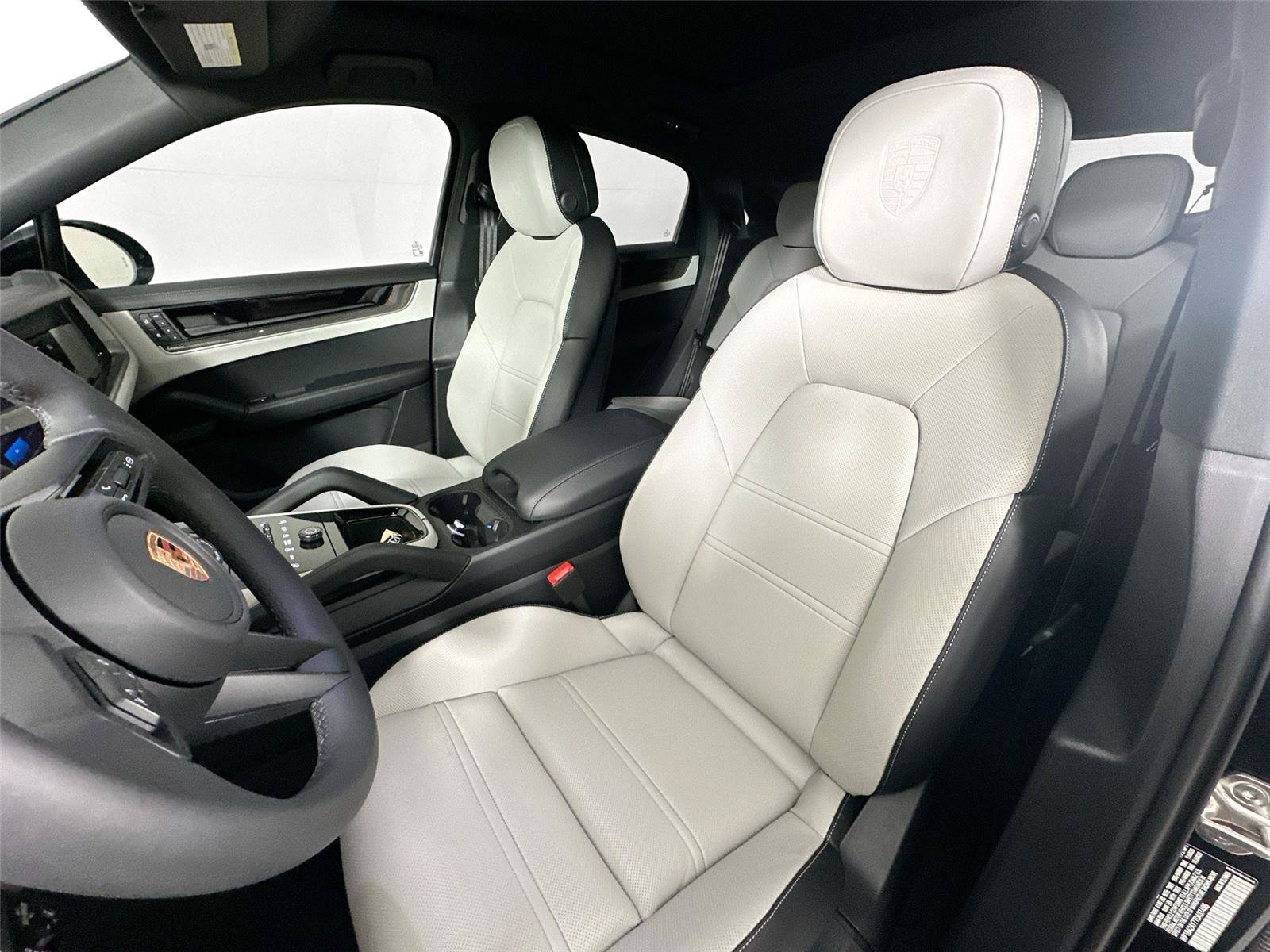 Certified 2026 Porsche Cayenne Coupe AWD/4WD image 5