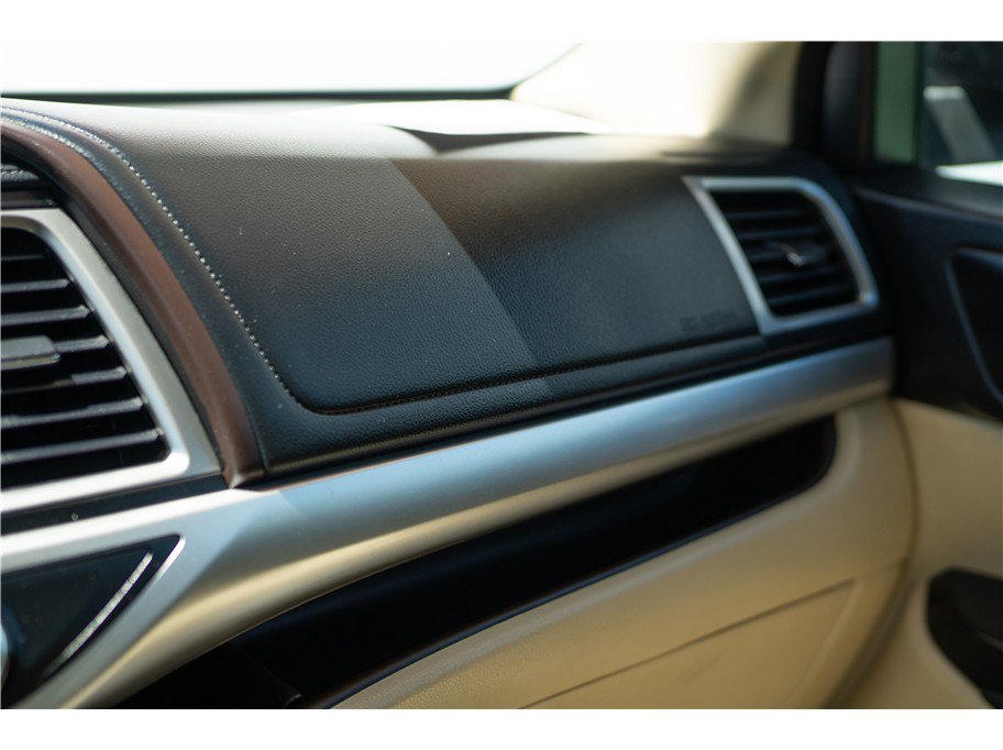 Used 2017 Toyota Highlander XLE FWD image 25