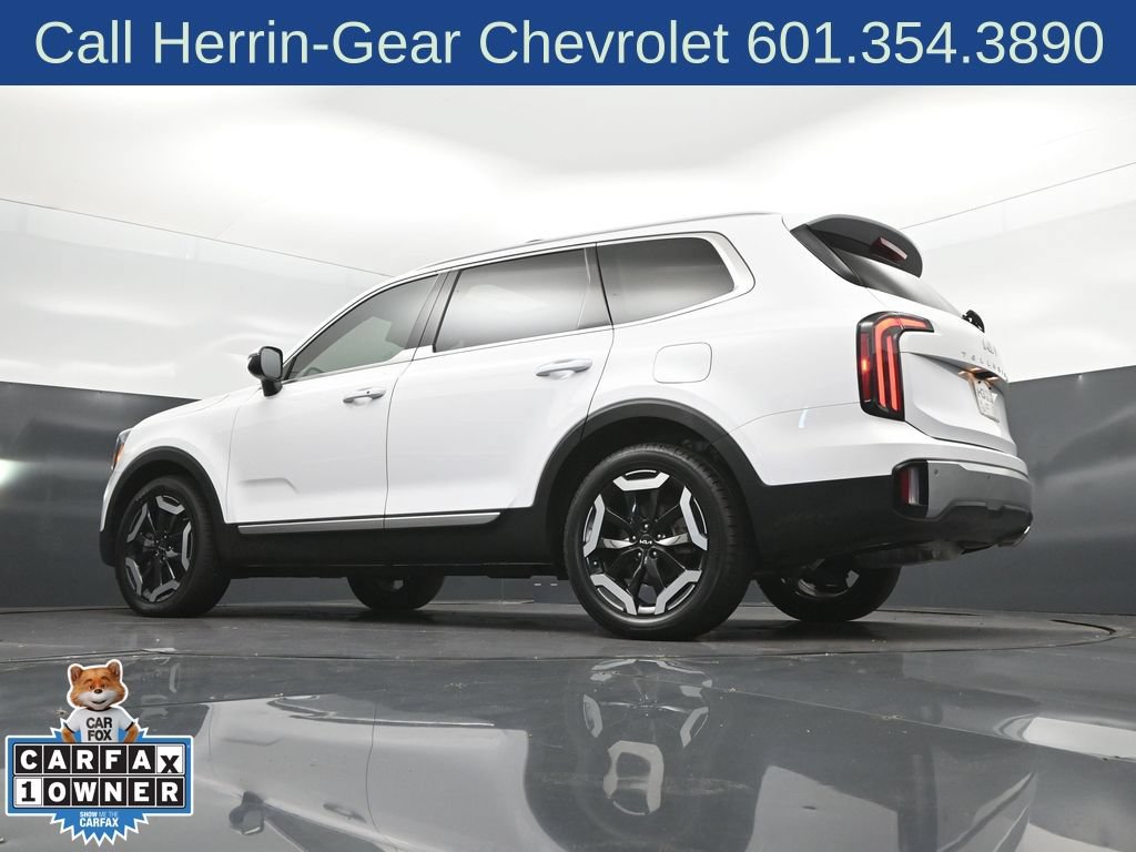 Used 2024 Kia Telluride EX w/ EX Captain's Chair Package FWD image 40