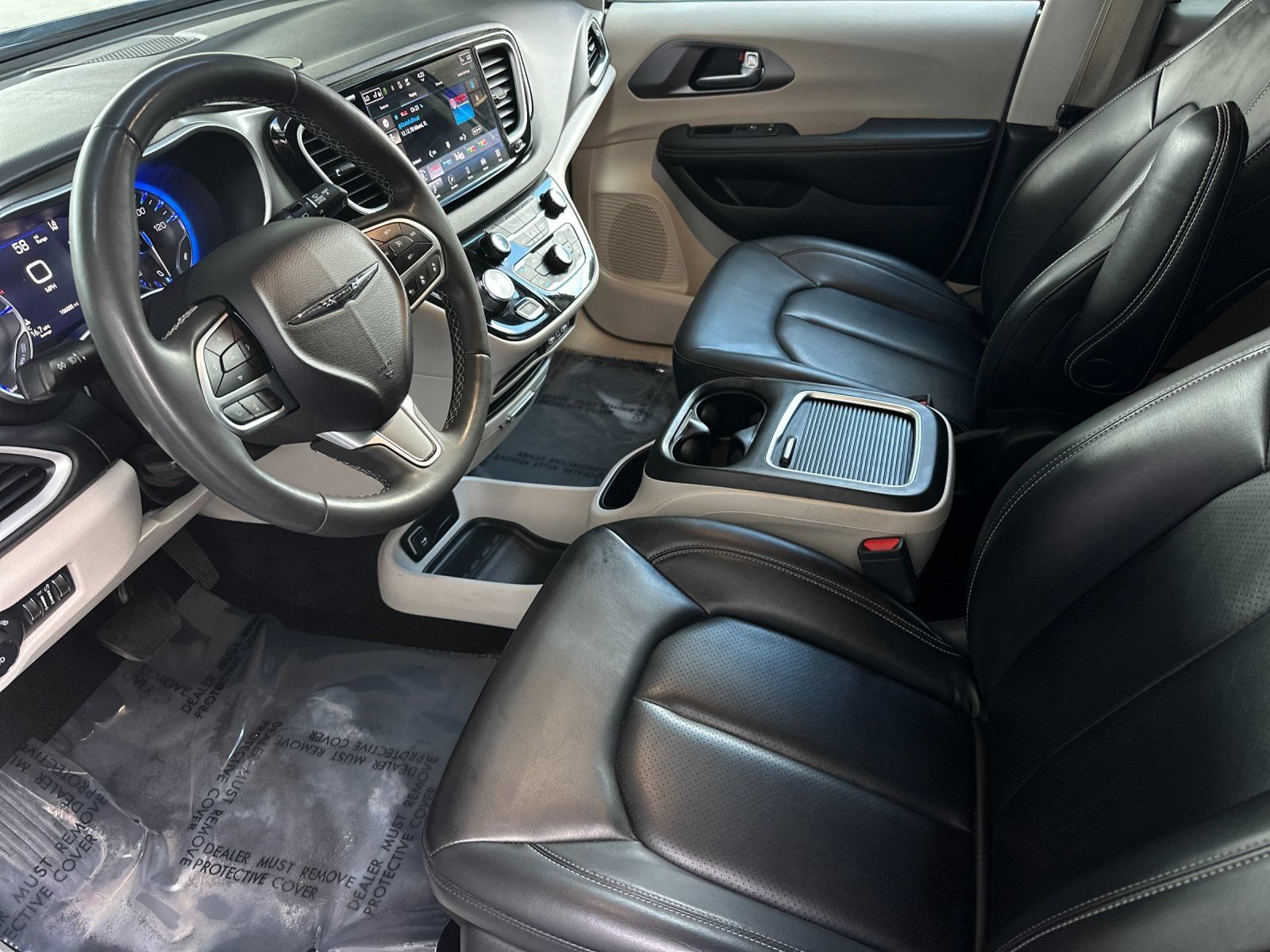 Used 2023 Chrysler Pacifica Touring-L FWD image 9