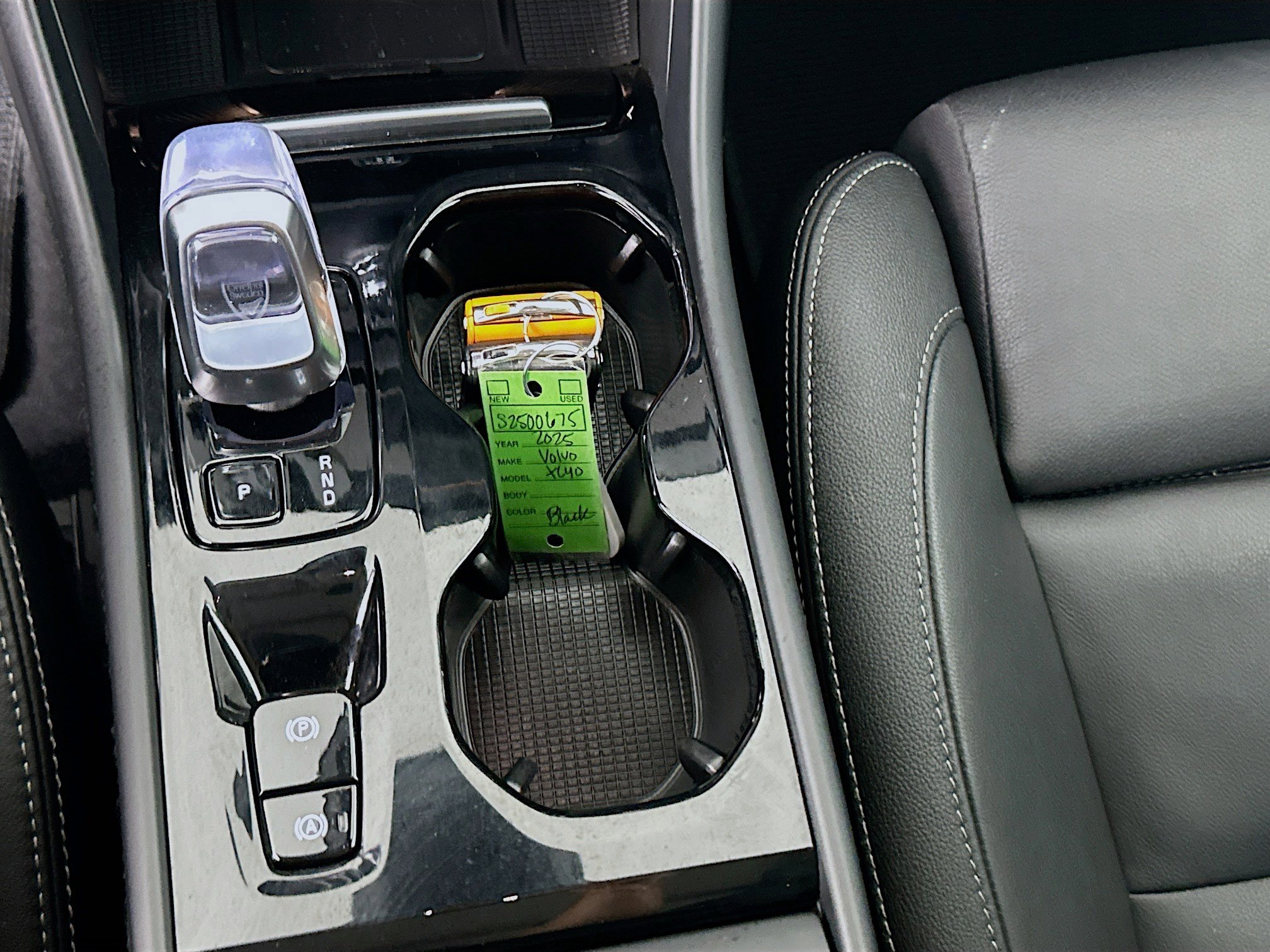 Used 2025 Volvo XC40 B5 Plus image 25