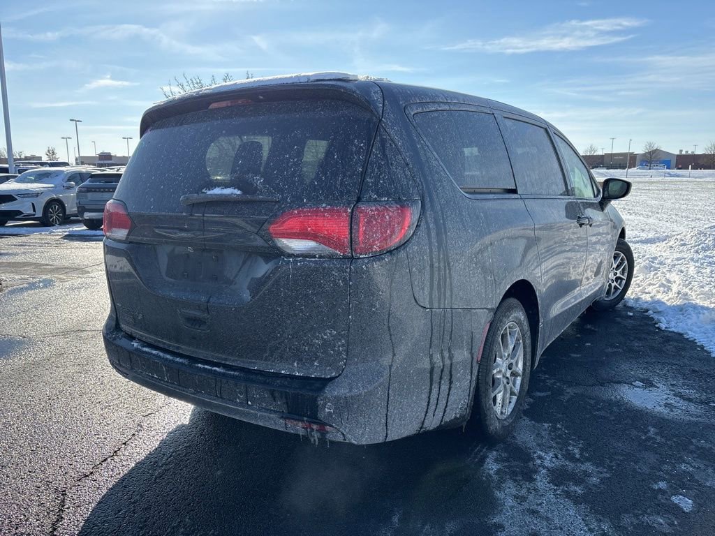 Used 2018 Chrysler Pacifica Touring Plus w/ S Appearance Package image 11