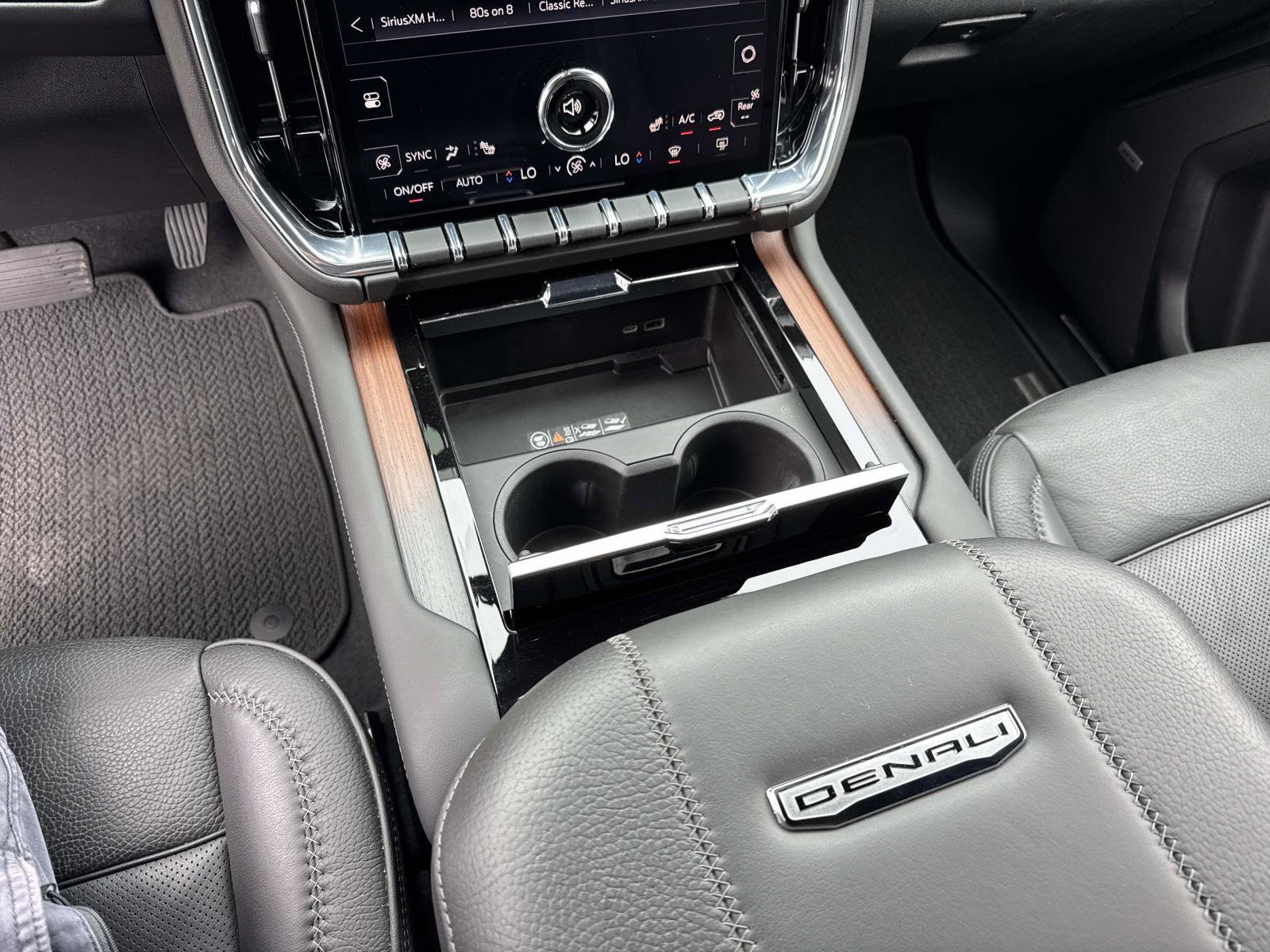 Used 2025 GMC Yukon Denali image 26