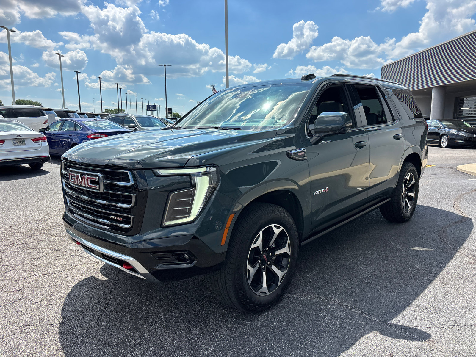 Used 2025 GMC Yukon AT4 w/ AT4 Premium Plus Package AWD/4WD image 3
