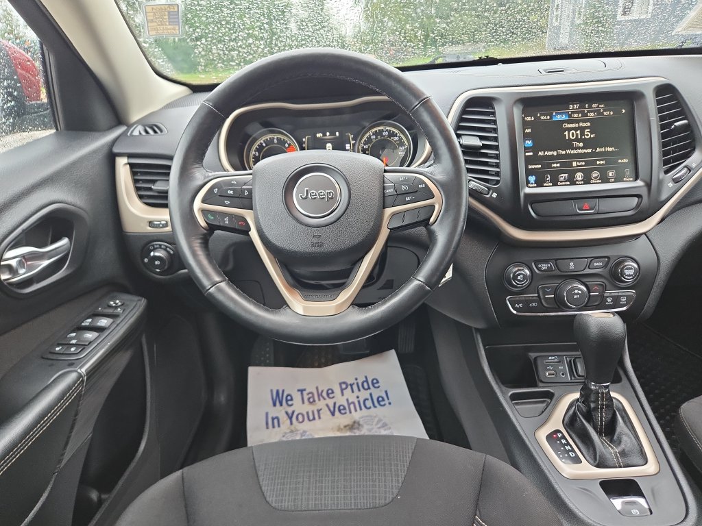 Used 2016 Jeep Cherokee Latitude w/ Cold Weather Group FWD image 22