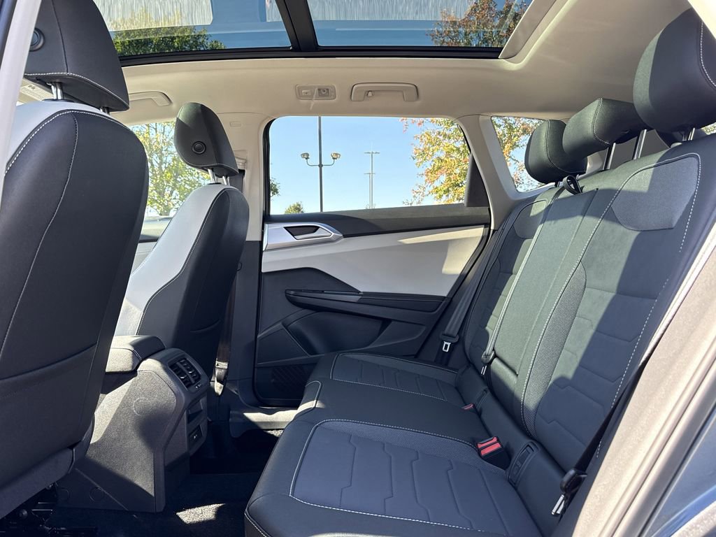New 2025 Volkswagen Taos SE image 14