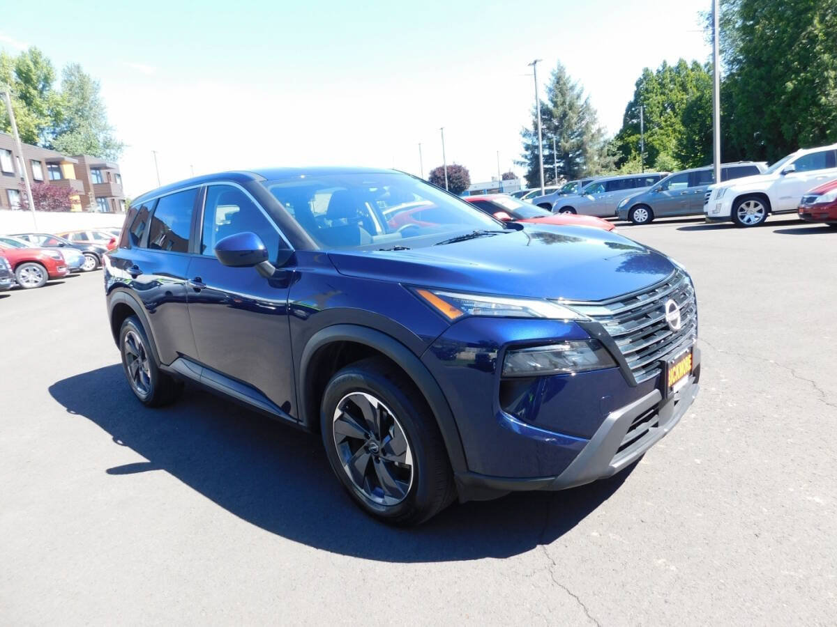 Used 2025 Nissan Rogue SV FWD image 1