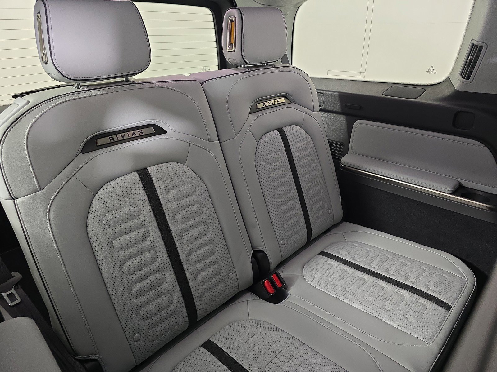 Used 2024 Rivian R1S Adventure AWD/4WD image 25