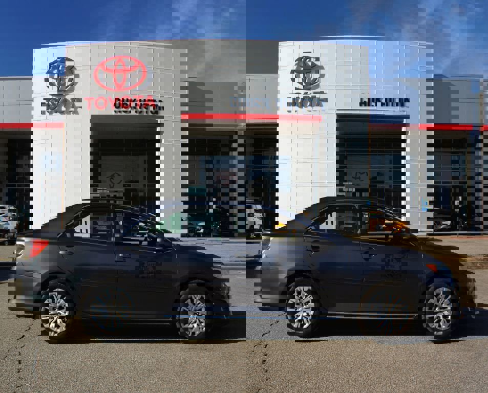 Used 2014 Toyota Camry LE image 1