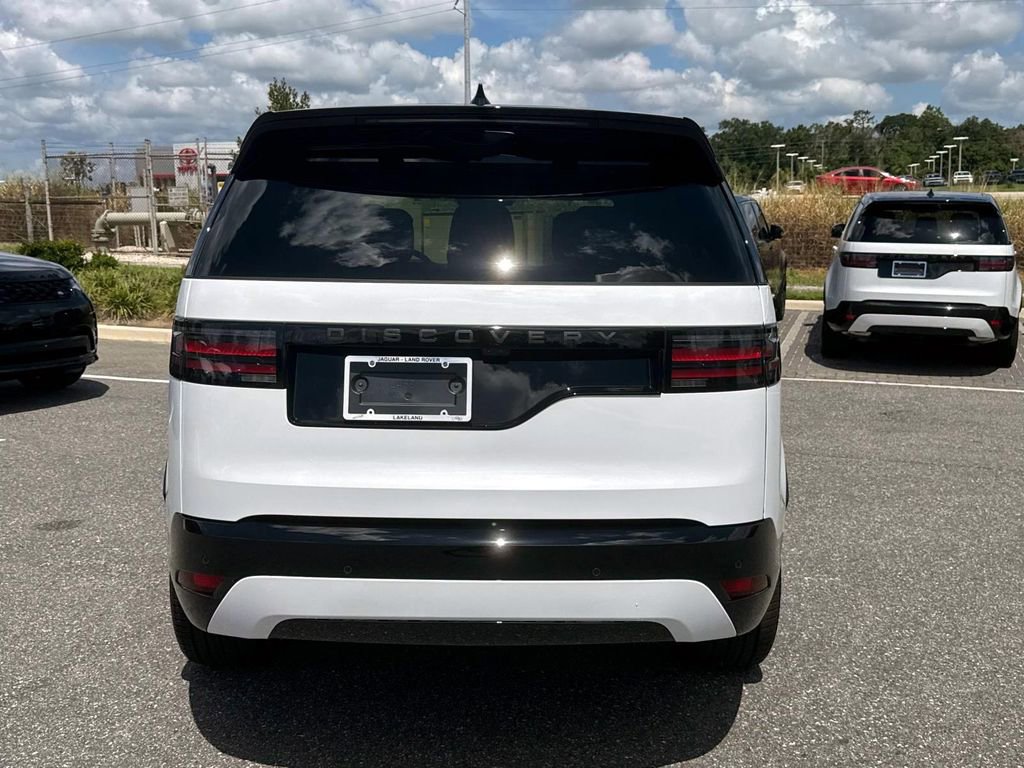 New 2025 Land Rover Discovery Dynamic SE image 5