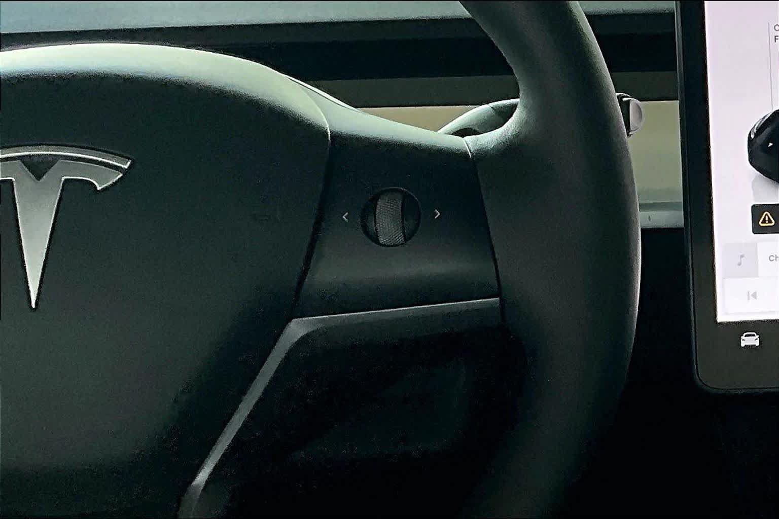 Used 2023 Tesla Model Y AWD image 22