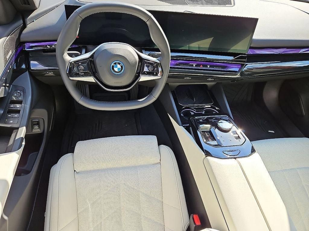 Used 2024 BMW i5 eDrive40i w/ Premium Package image 10