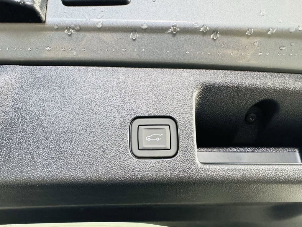 Used 2025 Chevrolet Equinox EV RS image 27