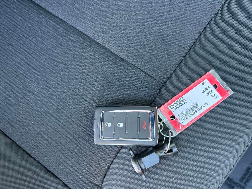 New 2025 Jeep Grand Cherokee Laredo X w/ Trailer Tow Package image 30