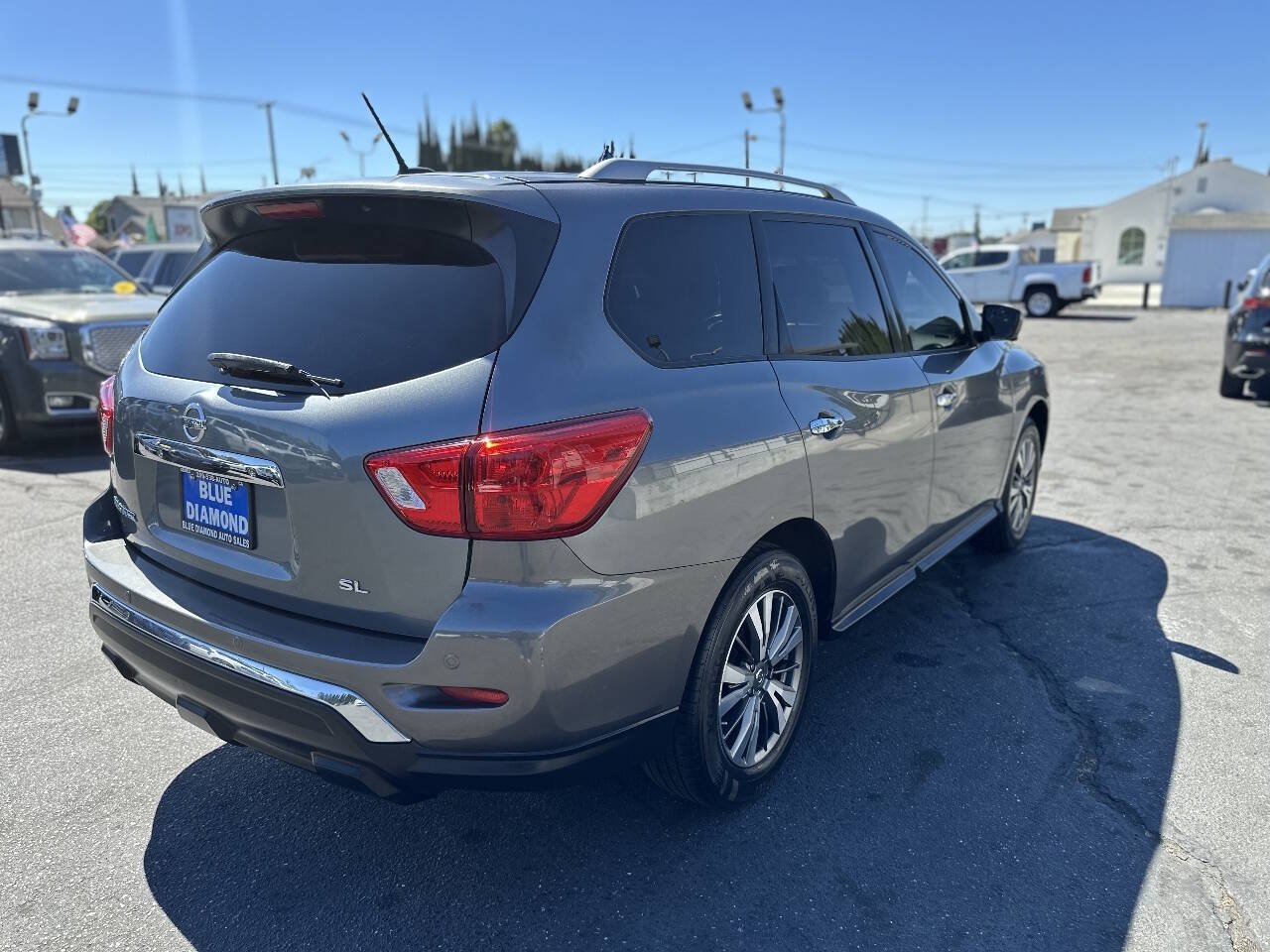 Used 2018 Nissan Pathfinder SL FWD image 6