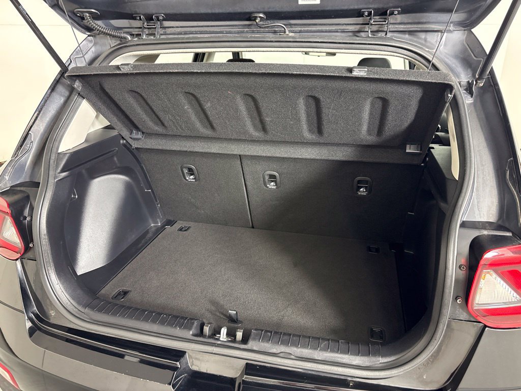 Used 2025 Hyundai Venue SEL FWD image 21