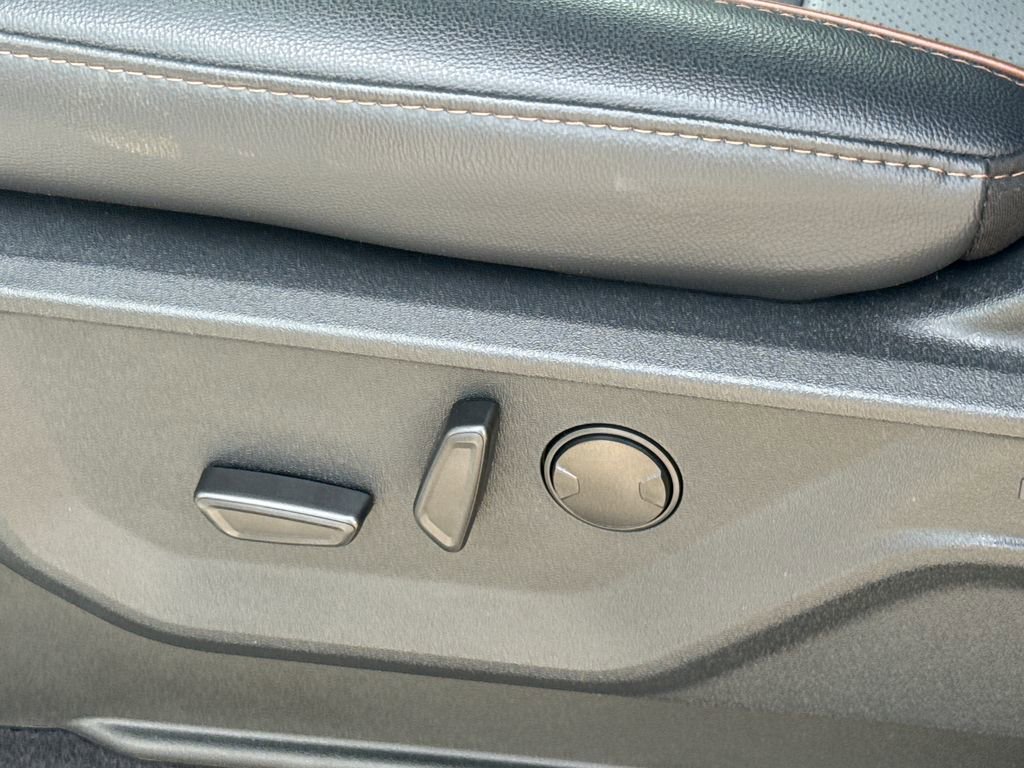 Used 2025 Ford F150 Lariat w/ Equipment Group 501A Mid image 26