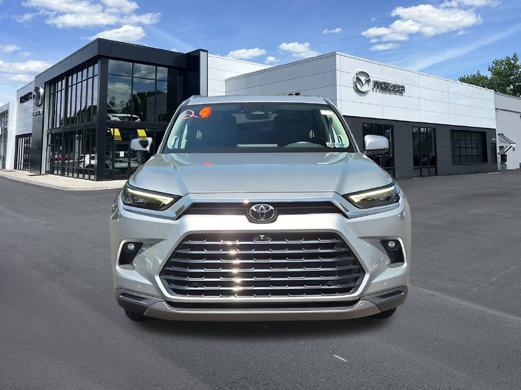 Used 2024 Toyota Grand Highlander AWD image 2