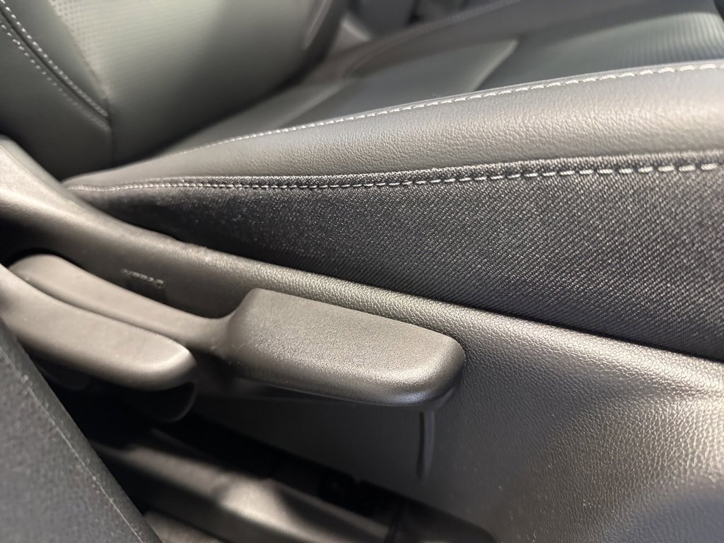 Used 2025 Buick Envision Preferred image 32