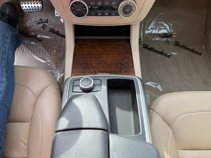 Used 2015 Mercedes-Benz ML 400 4MATIC w/ Lighting Package image 19