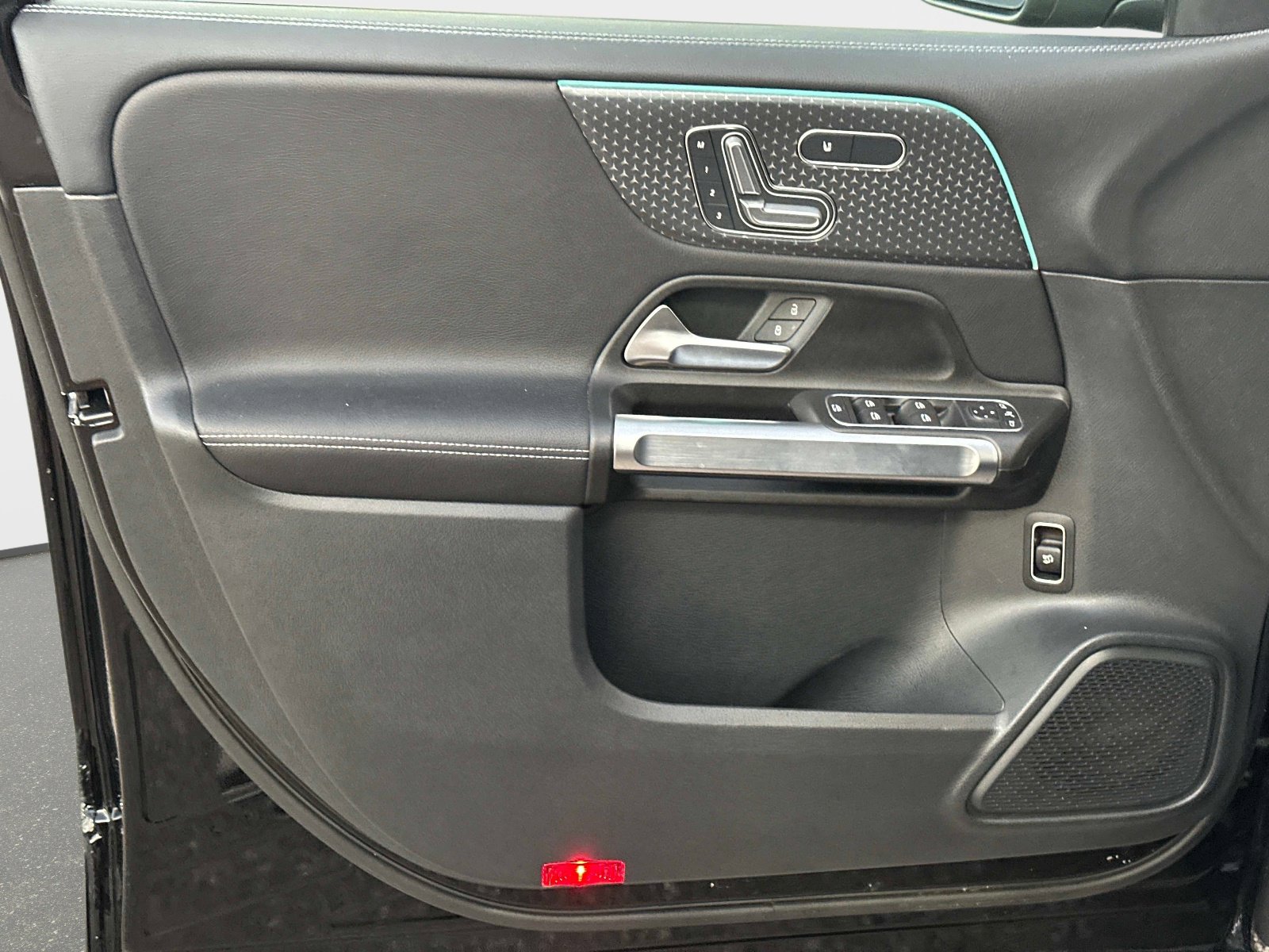 Certified 2025 Mercedes-Benz GLB 250 image 17