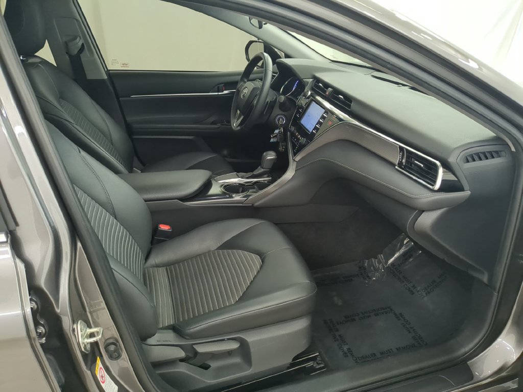 Used 2018 Toyota Camry SE w/ Moonroof Package FWD image 30