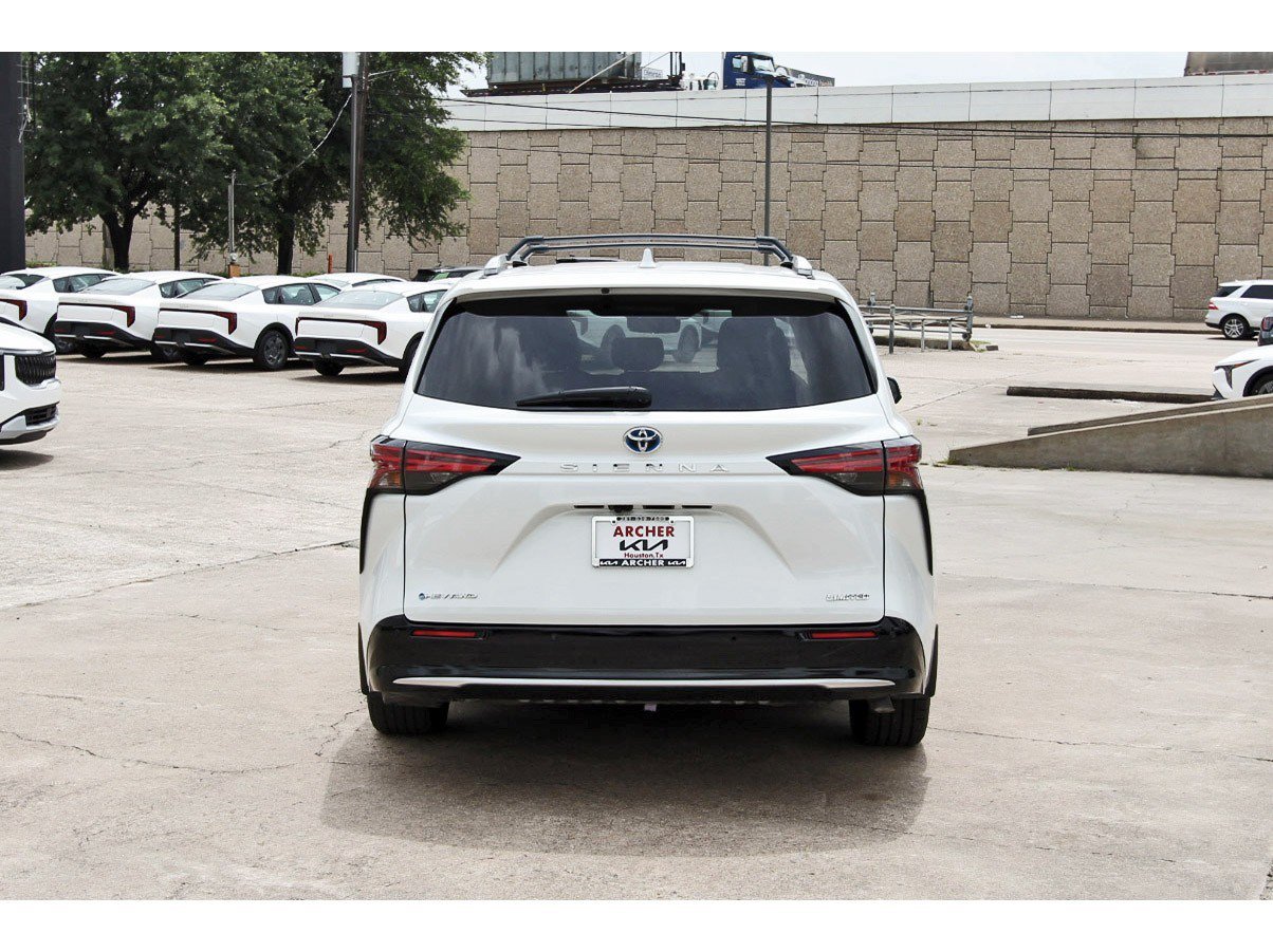 Used 2025 Toyota Sienna Limited AWD/4WD image 6