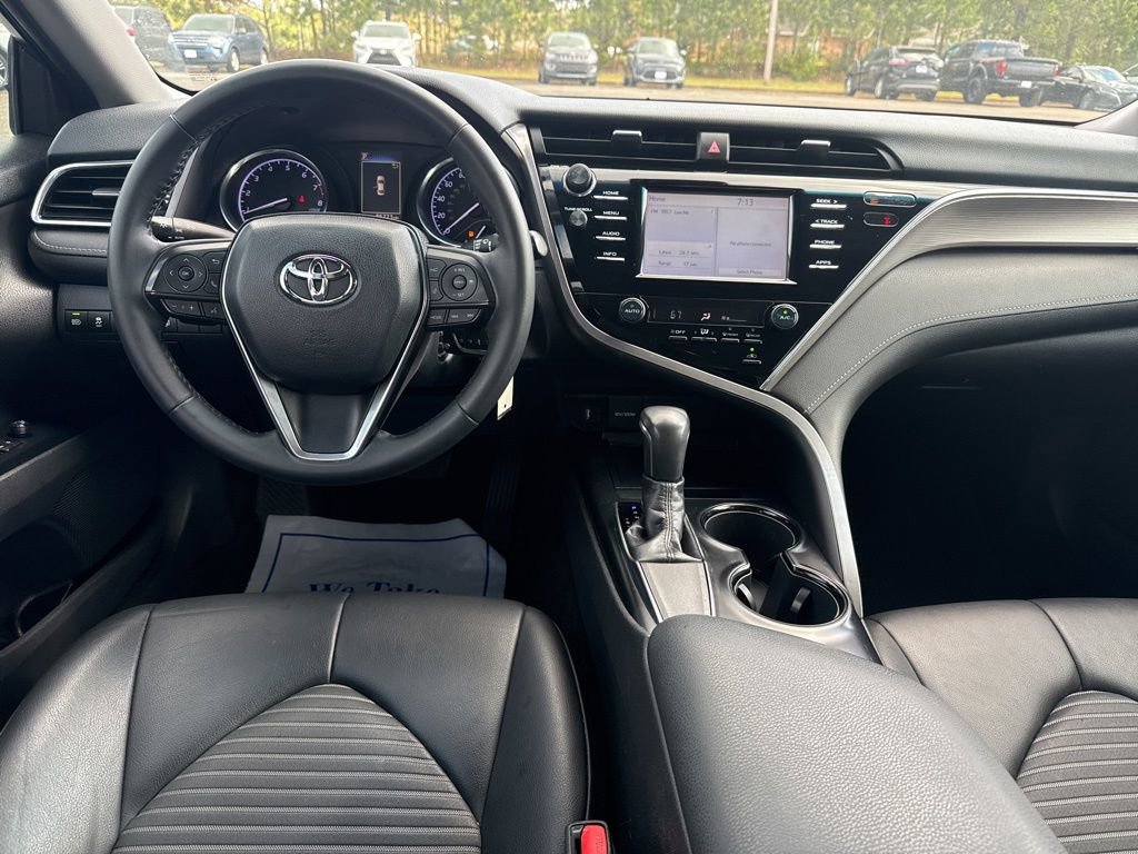 Used 2018 Toyota Camry SE image 3