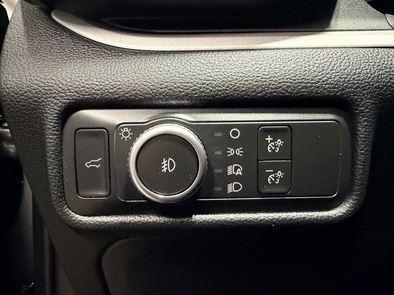 Used 2021 Ford Explorer XLT w/ Equipment Group 202A image 12