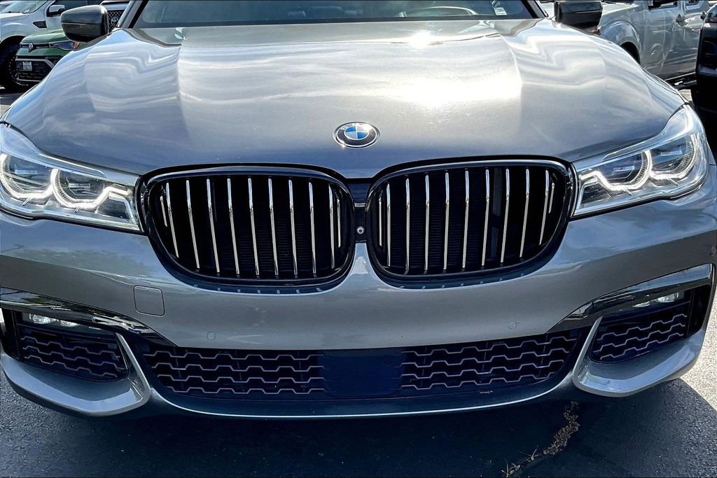 Used 2018 BMW 750i image 35